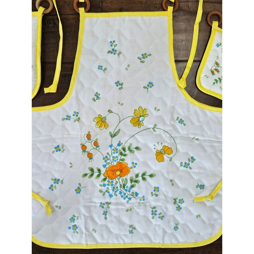 RARE VTG 77 Cottagecore Corning Ware Wild Flower Quilted Apron-Pot Holder Set 3